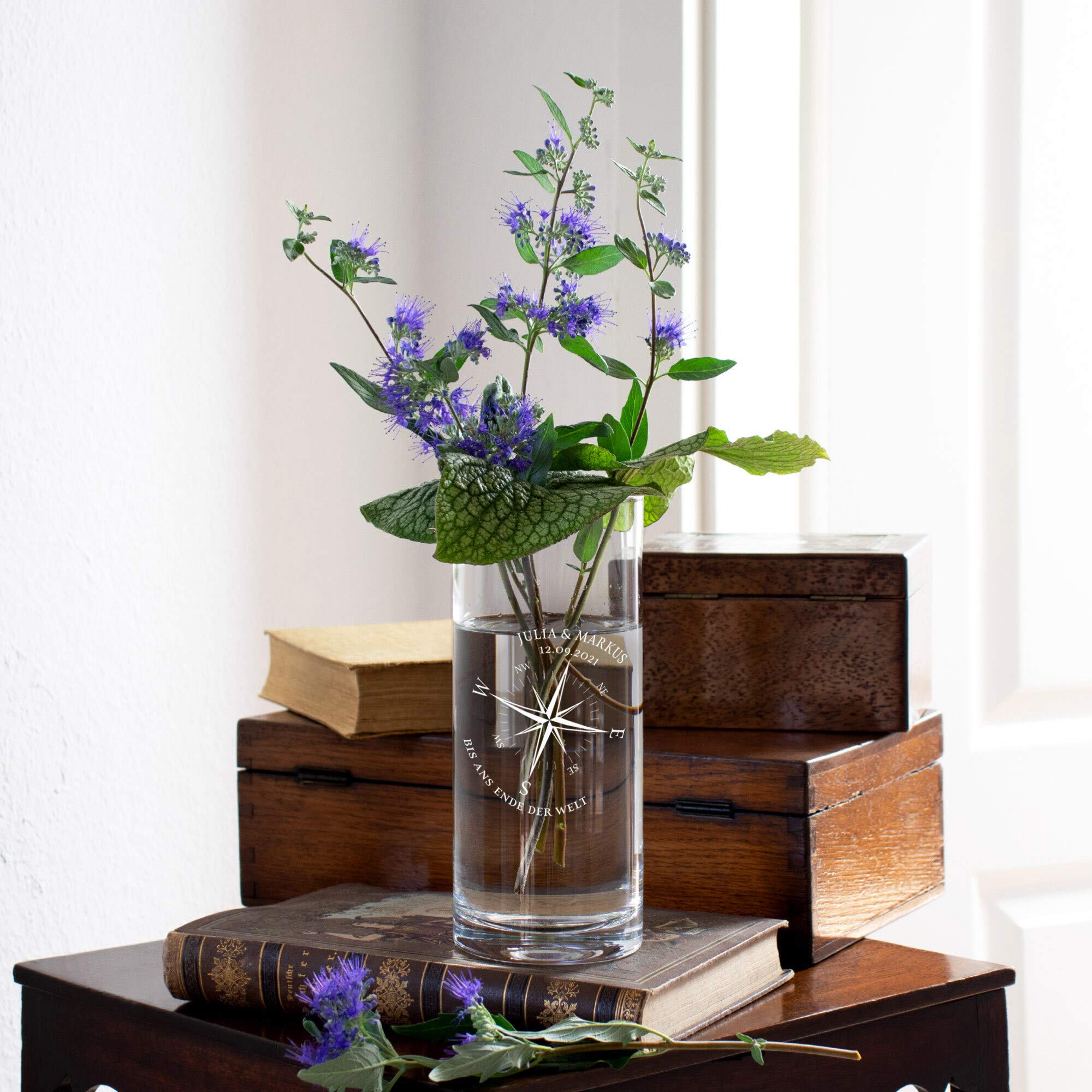 Runde Vase mit Gravur zur Hochzeit - Kompass Liebe